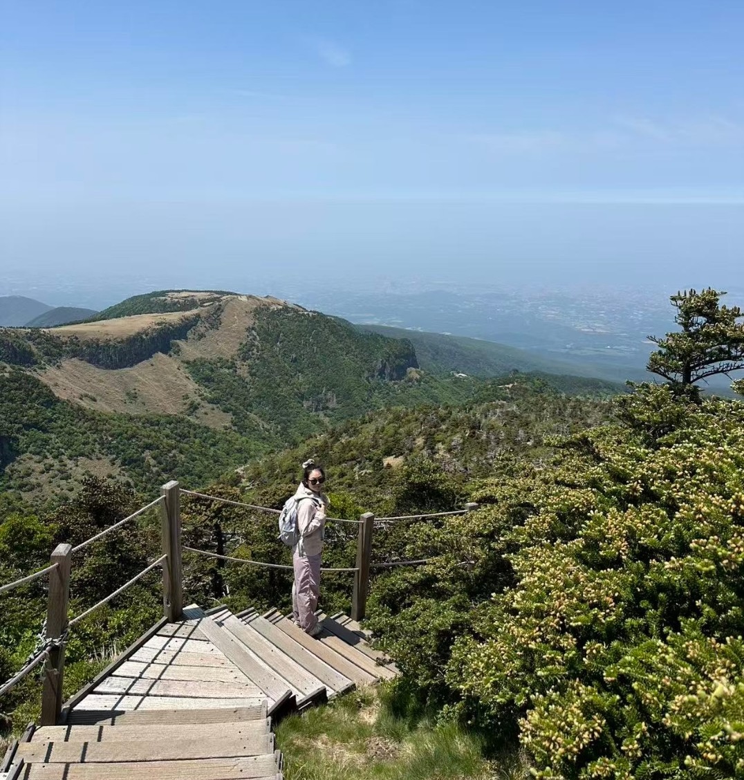 山顶徒步